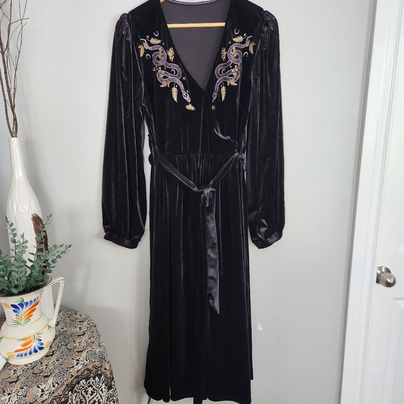 Black Velvet Embroidered Dress - Picture 2 of 7